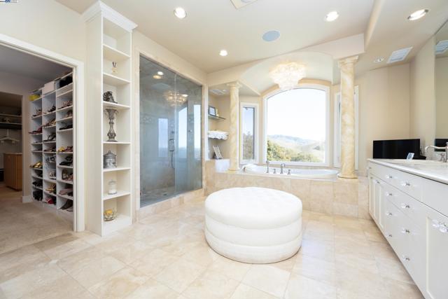 4478 Deer Ridge Rd, Danville CA: https://media.crmls.org/mediaz/4778207e-aabb-40db-86e4-e1fbdb37c430.jpg