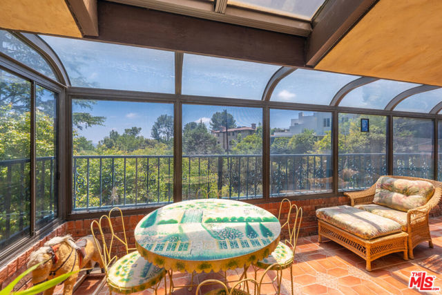 1242 Angelo Drive, Beverly Hills CA: https://media.crmls.org/mediaz/47787998-eb53-4310-a3cf-4be82a362870.jpg