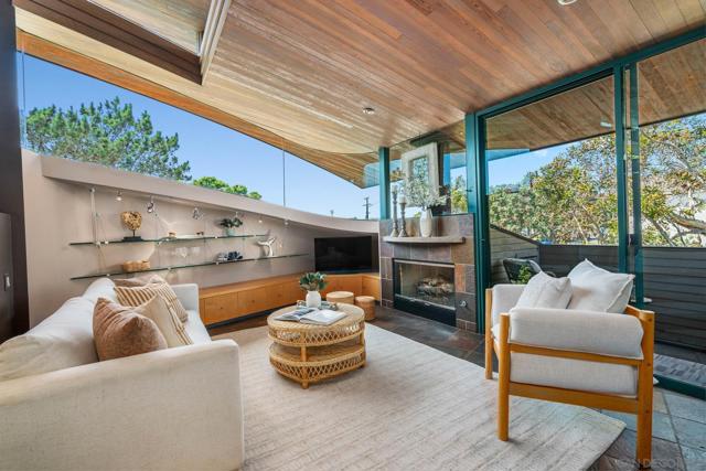 203 23rd St, Del Mar CA: https://media.crmls.org/mediaz/47795335-ebba-4c48-93eb-90e9519d0bf2.jpg