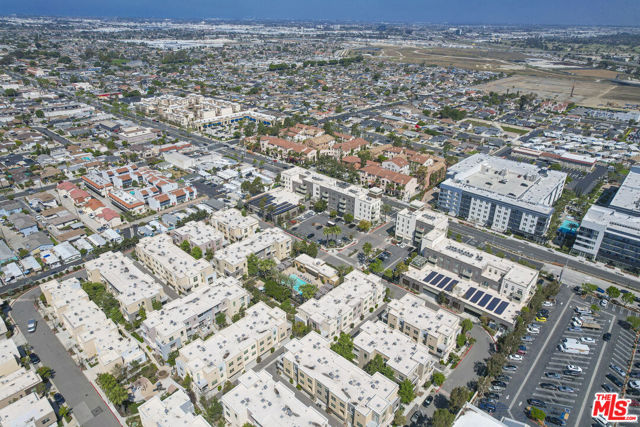 552 E Carson Street, Carson CA: https://media.crmls.org/mediaz/47798e02-7b86-4a06-a3a7-cc204130cd38.jpg