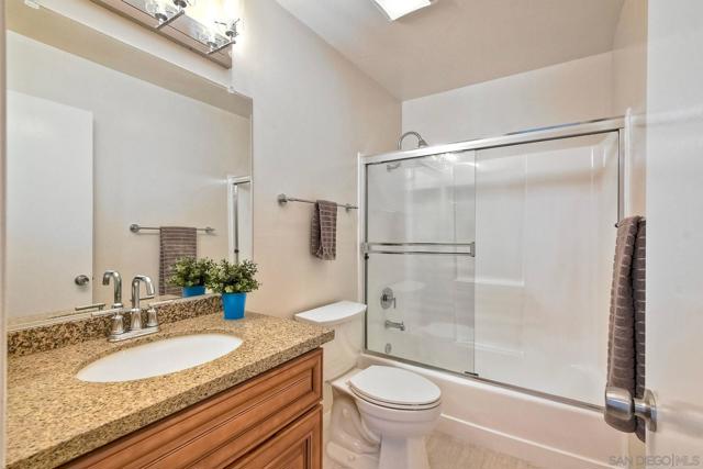 8660 Via Mallorca, La Jolla CA: https://media.crmls.org/mediaz/4779e361-0c4f-4dd6-952d-03d7c2c10392.jpg