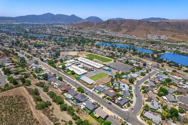 10231 Settle Rd, Santee CA: https://media.crmls.org/mediaz/477a2234-3cb3-46cf-85b5-7f8a7c385b9f.jpg