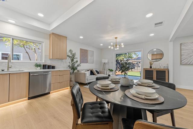 39850 Sundale Dr., Fremont CA: https://media.crmls.org/mediaz/477a9bef-fa20-4228-922c-b97ed48437dc.jpg