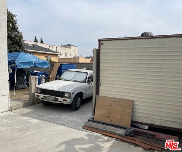 524 N Cummings Street, Los Angeles CA: https://media.crmls.org/mediaz/477aba29-5890-4bf8-885c-d3b91f0efbee.jpg