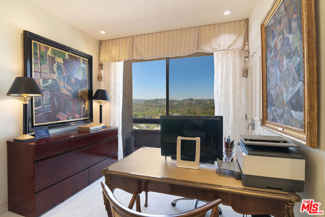 10430 Wilshire Boulevard, Los Angeles CA: https://media.crmls.org/mediaz/477b0617-eefa-4ac7-9b5d-3a6110f1cc2e.jpg
