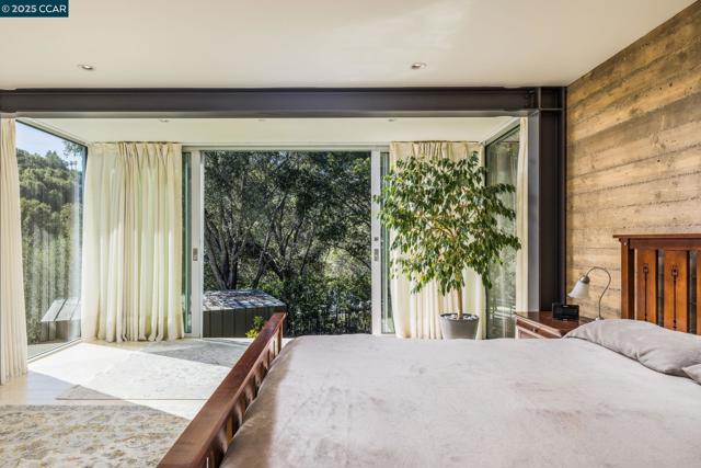 2 Crane Ct, Orinda CA: https://media.crmls.org/mediaz/477b1891-67d9-4ddf-b976-c438e2febf1b.jpg
