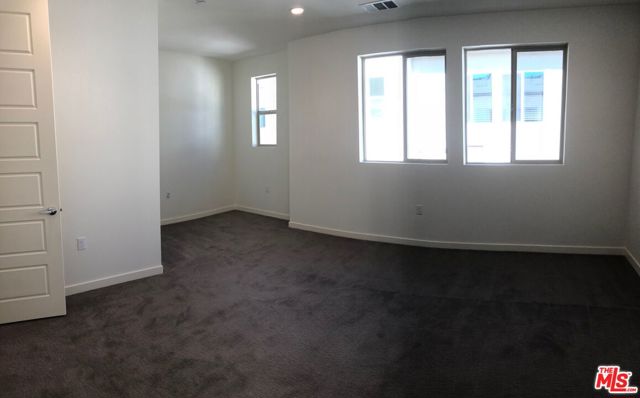 19513 Astor Place, Northridge CA: https://media.crmls.org/mediaz/477b5e76-fbf6-44fe-bd89-9c58989b37ca.jpg