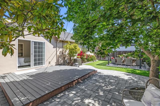 1096 Hawthorne Drive, San Mateo CA: https://media.crmls.org/mediaz/477b99be-0972-4d34-a153-0d3b21c828e7.jpg