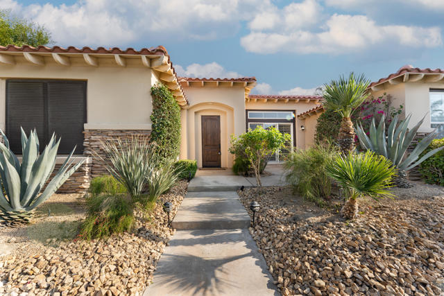 77363 Sky Mesa Lane, Indian Wells CA: https://media.crmls.org/mediaz/477be3d1-22d1-45e4-9ec7-3217f52bd108.jpg
