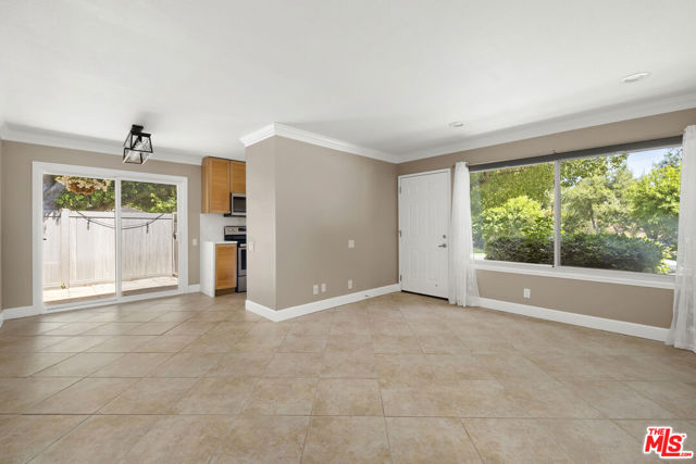 1685 East Avenida De Las Flores photo 10