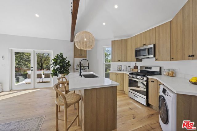 431 Montana Circle, Ojai CA: https://media.crmls.org/mediaz/477c77b4-2077-43dc-9cc2-79a4887fc18f.jpg