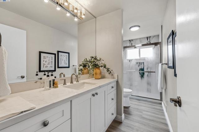 2702 Chinook Ct, Union City CA: https://media.crmls.org/mediaz/477cbdaf-a149-43ae-871a-66096f96e446.jpg