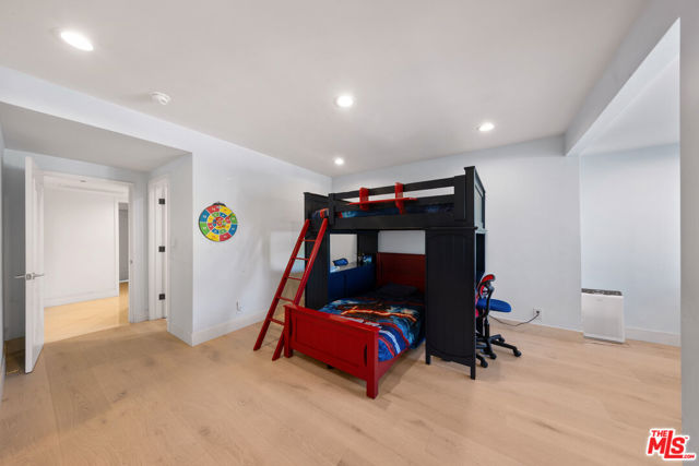 3144 Corda Drive, Los Angeles CA: https://media.crmls.org/mediaz/477cd83d-5d79-4211-acde-6c5bd16a784d.jpg