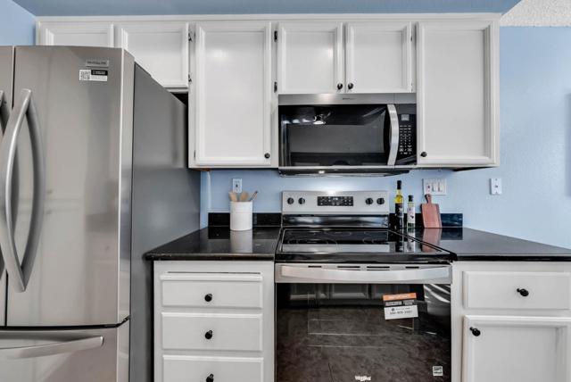 38784 Huntington Circle, Fremont CA: https://media.crmls.org/mediaz/477d1fc7-e6ef-4ffa-b1d1-9e4862ec4a7a.jpg