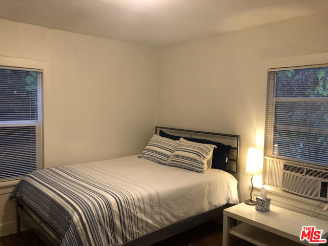 3754 Fredonia Drive, Los Angeles CA: https://media.crmls.org/mediaz/477d2dba-b98a-45f9-ade6-b35447916da0.jpg