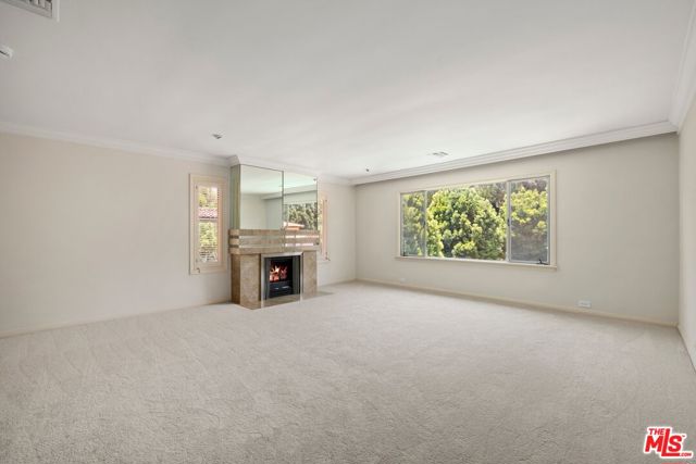 1029 Chevy Chase Drive, Beverly Hills CA: https://media.crmls.org/mediaz/477d32b4-c63e-435a-9d5b-be6bbea74639.jpg