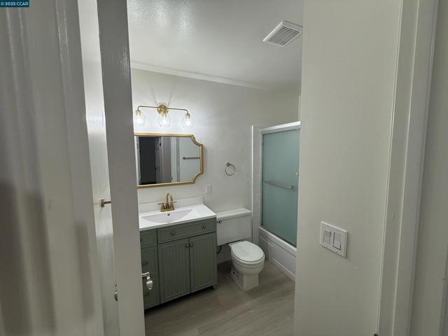 2564 Walnut Blvd, Walnut Creek CA: https://media.crmls.org/mediaz/477d37f0-c40a-43ef-b83e-327b0b3cbe3b.jpg