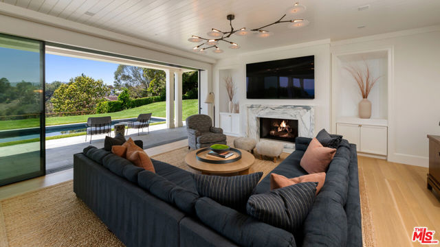 525 Spoleto Drive, Pacific Palisades CA: https://media.crmls.org/mediaz/477d4075-55ee-47b8-8b06-55ddfa0efd1c.jpg