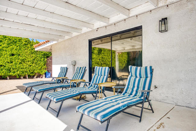 1489 E Francis Drive, Palm Springs CA: https://media.crmls.org/mediaz/477d6c40-b500-412f-9634-1753a8417ab2.jpg