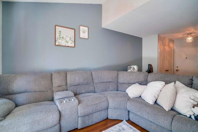 1721 Maxwell Ln, Corona CA: https://media.crmls.org/mediaz/477d8f8e-537c-41c1-b937-5d2cf93498e5.jpg
