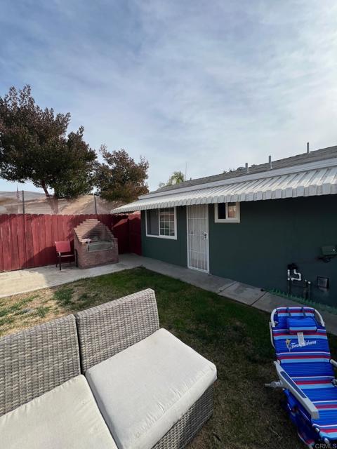 Image 1 of 12 For 357 Hedge Way 1