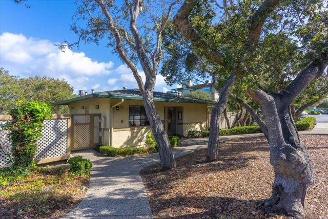 241 Quail Run Court, Monterey CA: https://media.crmls.org/mediaz/477de555-d0be-4809-9fbf-1f40c08b8ef5.jpg