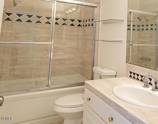 2977 Harbor Boulevard, Oxnard CA: https://media.crmls.org/mediaz/477deb22-4121-458b-ad5c-04750d76c13e.jpg