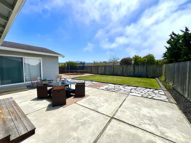 407 Beach Avenue, Half Moon Bay CA: https://media.crmls.org/mediaz/477dee9c-76db-405a-a1f2-41d01bf1379d.jpg