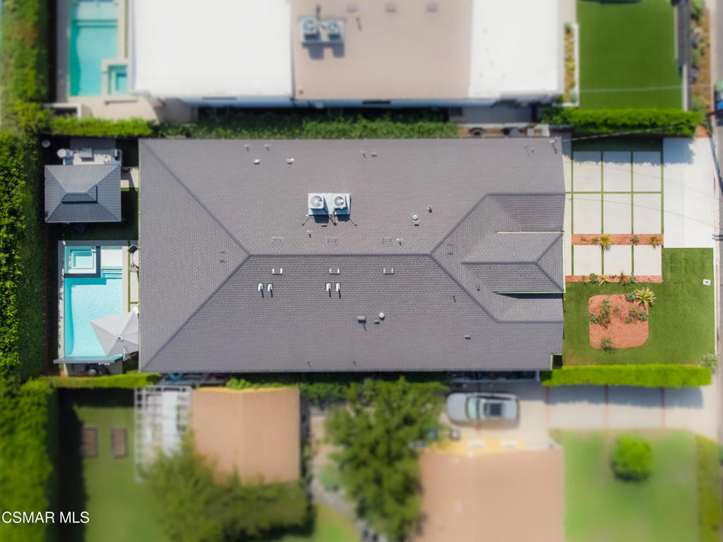 https://media.crmls.org/mediaz/477dfc19-bdff-4238-9311-120692e8a75f.jpg?preset=X-Large