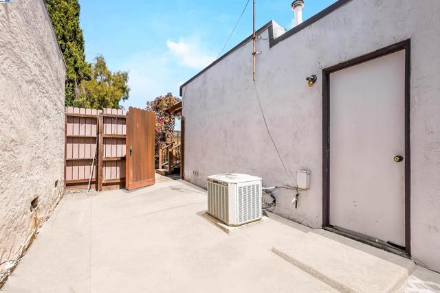 Image 25 of 31 For 37690 Los Arboles Dr