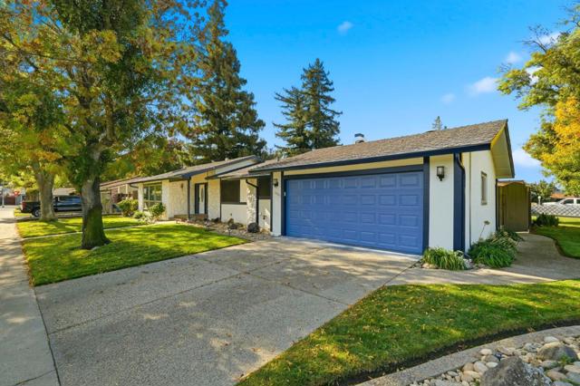 3405 Bellevue Drive, Modesto CA: https://media.crmls.org/mediaz/477e3009-06d5-4990-b10f-9b45d9f75071.jpg