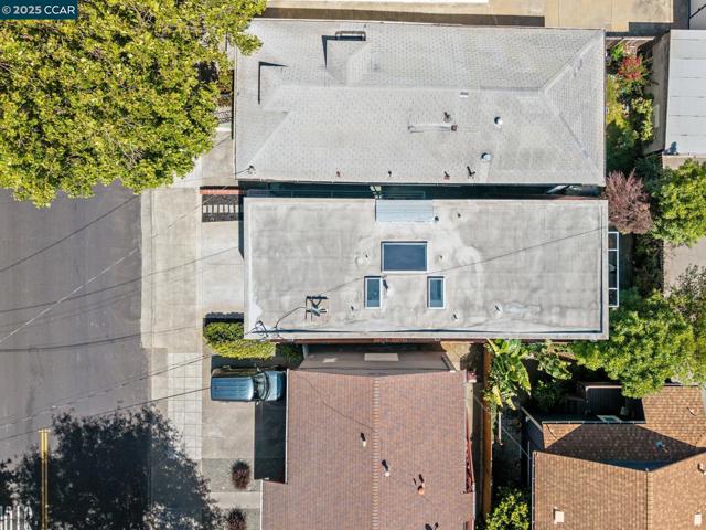 1017 45Th St, Emeryville CA: https://media.crmls.org/mediaz/477e4205-866b-4756-9852-5a1bba20ab9a.jpg