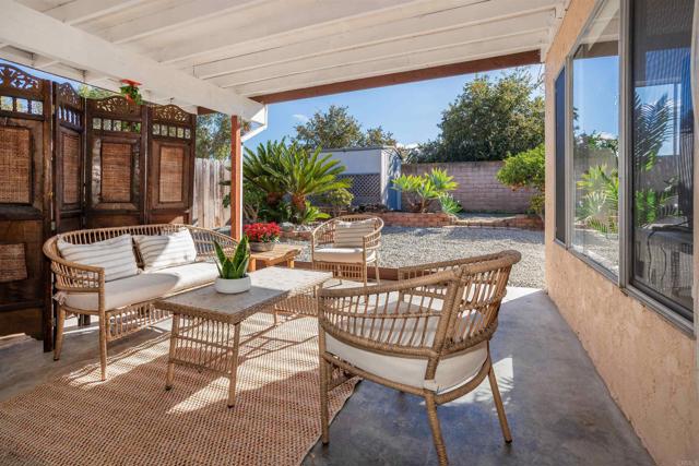 4813 Rising Glen, Oceanside CA: https://media.crmls.org/mediaz/477e88c3-6363-4f20-8beb-9f249296f0a1.jpg