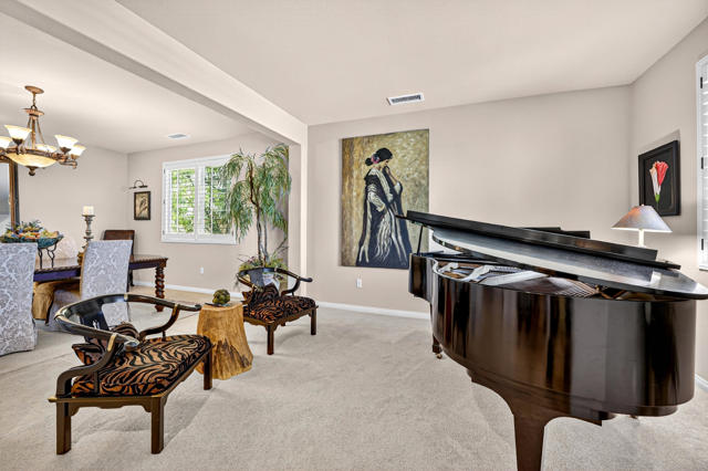 39492 Camino Piscina, Indio CA: https://media.crmls.org/mediaz/477ea650-2fd9-4af2-8ded-9f8f71eff292.jpg