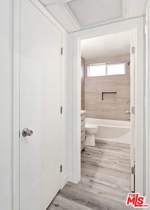 5529 Bonner Avenue, North Hollywood CA: https://media.crmls.org/mediaz/477edac7-a405-4f23-acc9-176f6aa99f95.jpg
