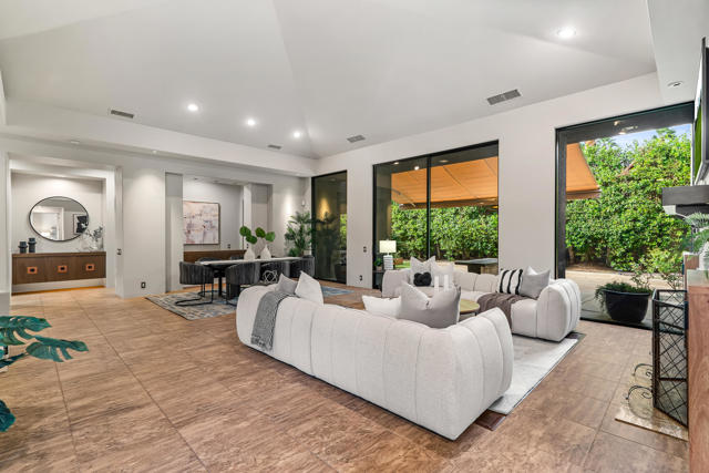 79200 Jack Rabbit Trail, La Quinta CA: https://media.crmls.org/mediaz/477eea22-9e83-4435-8566-665dcce250c3.jpg