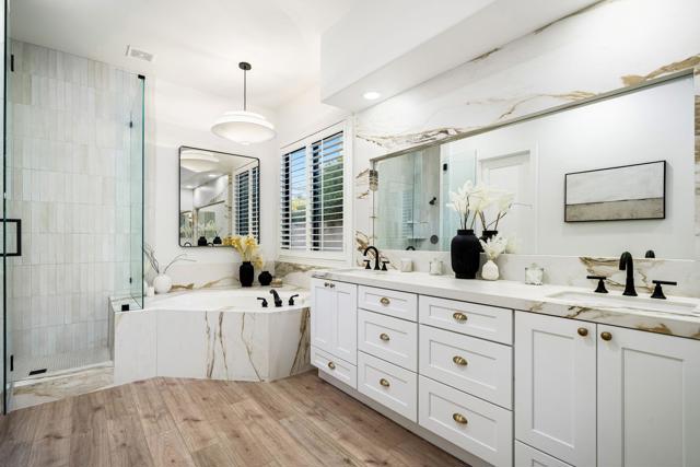 33 Calle La Reina, Rancho Mirage CA: https://media.crmls.org/mediaz/477ef137-4e52-4d6b-8f1d-798beb853b8a.jpg