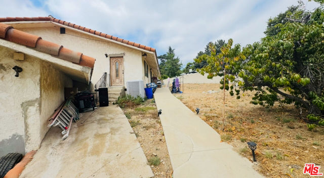 1121 Devore Road, San Bernardino CA: https://media.crmls.org/mediaz/477efd00-bfc6-469a-abc6-71de4d060583.jpg