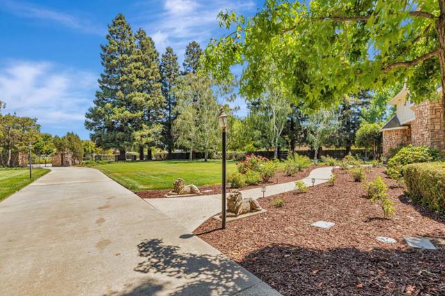 9885 Lantz Drive, Morgan Hill CA: https://media.crmls.org/mediaz/478054b9-c7c2-4ac6-a41b-a397d614a11a.jpg