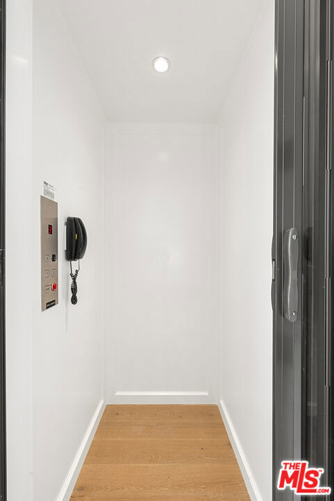 530 N Alta Vista Boulevard, Los Angeles CA: https://media.crmls.org/mediaz/47809add-d135-4485-96fa-43c9ab8d231a.jpg