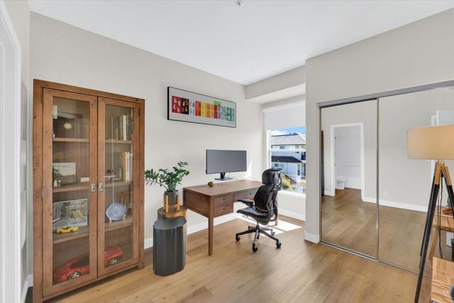 401 Baltic Circle,  CA: https://media.crmls.org/mediaz/4781c704-a892-4bac-92cd-a56f20d6c2a1.jpg