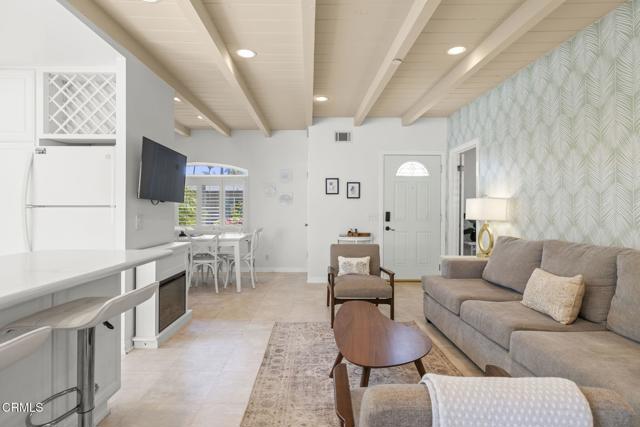 2036 Pierpont Boulevard, Ventura CA: https://media.crmls.org/mediaz/4781ce70-27f3-4b3c-992f-eed20dae717d.jpg