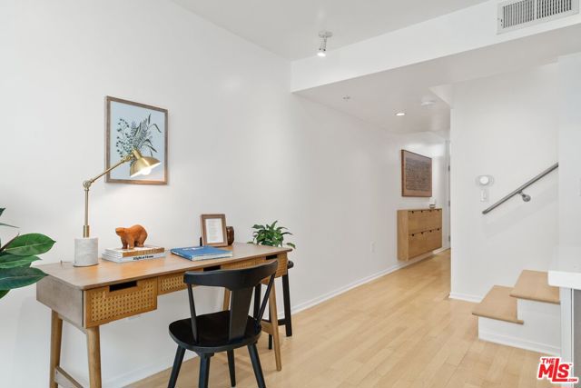 5806 Waring Avenue, Los Angeles CA: https://media.crmls.org/mediaz/4781e07d-d942-4c5b-badf-0007d8cc1eff.jpg