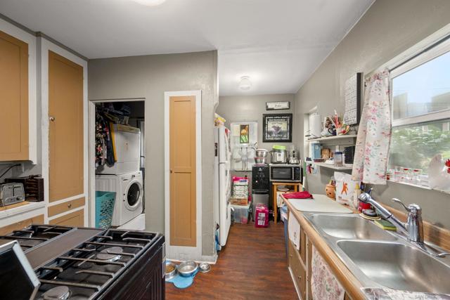 6352 Holabird St, San Diego CA: https://media.crmls.org/mediaz/4782be4f-4ec9-41be-89de-11e212f78290.jpg