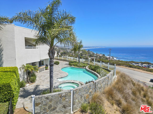 32215 Pacific Coast Highway, Malibu CA: https://media.crmls.org/mediaz/4782f9af-d85c-47ab-833a-12be781f5465.jpg