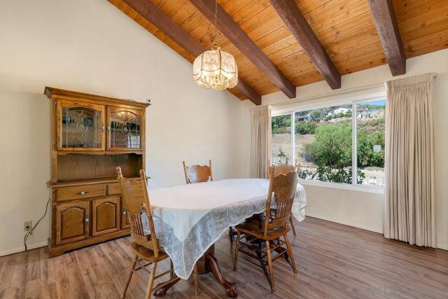 25980 Forest Dr, Escondido CA: https://media.crmls.org/mediaz/47837d50-3df1-4464-89c1-3da027fa755b.jpg