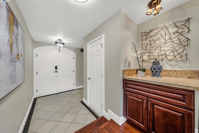 41917 Camino Santa Barbara, Fremont CA: https://media.crmls.org/mediaz/478385dc-4d9c-4498-a0c1-c46922c3413c.jpg