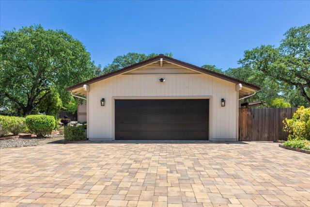 17095 Summit Way, Los Gatos CA: https://media.crmls.org/mediaz/4783e252-7c22-4bdc-ad38-4d0b39c67783.jpg