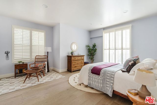 4925 Wilshire Boulevard, Los Angeles CA: https://media.crmls.org/mediaz/4783ef56-0d7e-40ef-9758-95ff4da5ec2d.jpg