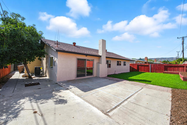 1088 Durkin Street, Camarillo CA: https://media.crmls.org/mediaz/4784469f-3a9f-4cf2-a377-ff67b128810a.jpg